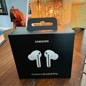 NWT!! Galaxy Buds 3 Pro